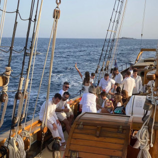 Paseo en Barco con Degustación de Gambas y Vino o Refresco (Palamós, Girona)