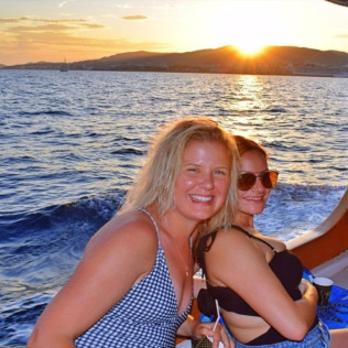 Sunset Tour: Atardecer en Barco con Snacks, Bebida y DJ en Vivo (Mallorca)