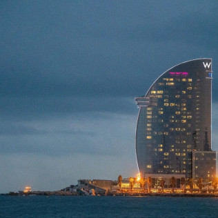 Paseo en Barco por el Skyline de Barcelona (Badalona, Barcelona)