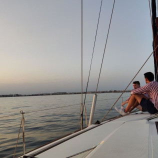 Paseo en Barco con Parasailing, Paddle Surf y Copa de Cava Premium (Torrevieja, Alicante)