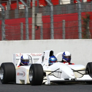 Copilotaje de Conducción en Fórmula 1 Triplaza (Magny-Cours, Francia)