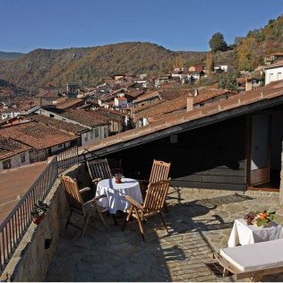 Spa y Cena en Hotel & Spa Villa de Mogarraz 4* y Visita a La Bodega Medieval con Degustación y Aperitivo para dos (Salamanca)