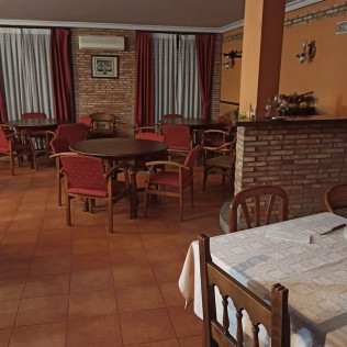 Visita a Bodega Cristo del Humilladero con Cata, Aperitivo y Comida para dos (Cadalso de los Vidrios, Madrid)