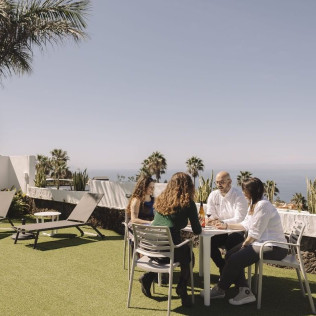 Visita Premium: Visita a la Bodega con Degustación de Vinos y Picoteo para dos en Linaje del Pago (El Sauzal, Tenerife)