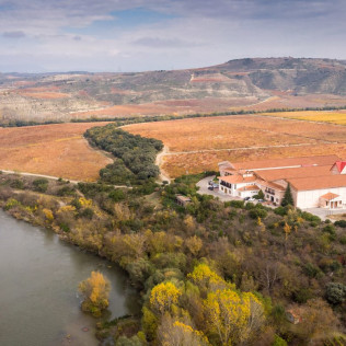 Visita Cantos para dos: Visita a los Viñedos, Bodega y Cata de Vinos en la Bodega Finca Valpiedra (La Rioja)