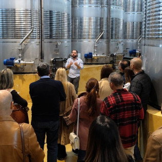 Visita a Bodega con Cata de Vinos y Opción a Menú o Maridaje para dos en Huerta de Albalá (Arcos de la Frontera, Cádiz)