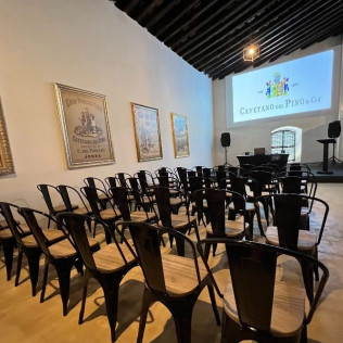 Visita Guiada a Bodega Cayetano del Pino con Cata de Vinos (Jerez de la Frontera, Cádiz)