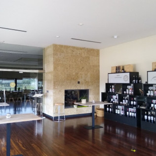 Visita a Bodega Madrid Romero con Cata de 5 Vinos y Aperitivo Gourmet para dos (Balsicas, Murcia)