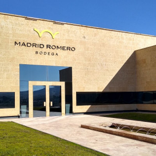 Visita a Bodega Madrid Romero con Cata de 5 Vinos y Aperitivo Gourmet para dos (Balsicas, Murcia)