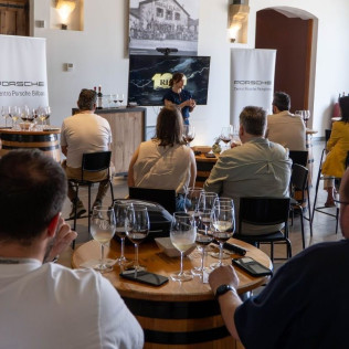 Visita Raíces: Visita a Bodega con Cata y Maridaje para dos (La Rioja)