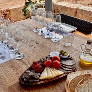 Visita Guiada, Cata de Vinos y Pa Amb Oli Mallorquí para dos en Bodega Can Morgan (Mallorca)