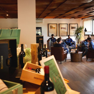 Visita a Bodega Montecillo con Taller de Barricas, Cata de Vinos Premium y Museo (Navarrete, La Rioja)