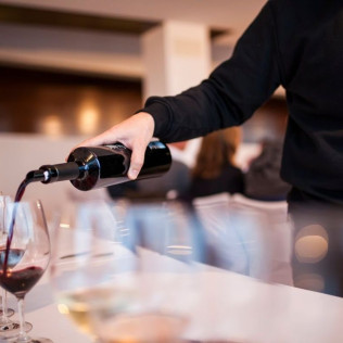 Visita Guiada a Viñedos y Bodegas Besalduch Valls & Bellmunt con Cata de Vinos y Menú (Sant Mateu, Castellón)