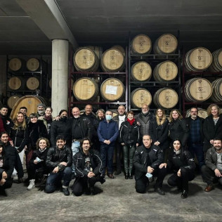 Visita a Bodega Vega Tolosa con Cata de Vinos y Aceites y Aperitivo para dos (Casas Ibáñez, Albacete)