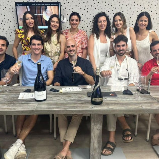Visita a Bodega Vega Tolosa con Cata de Vinos y Aceites y Aperitivo para dos (Casas Ibáñez, Albacete)
