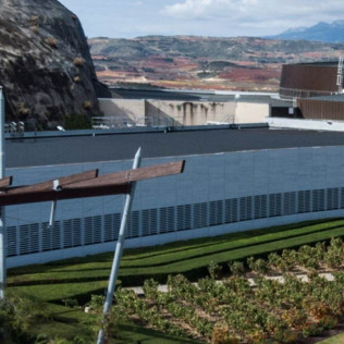 Visita Guiada a Bodega Viña Real con Cata de Vinos y Aperitivo para dos (Álava)