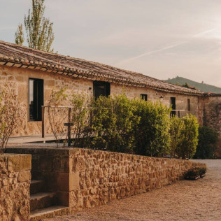 Visita a Bodega Viñedos del Contino con Cata de Vinos y Aperitivo (Álava)