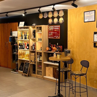 Visita a la Bodega Vives Ambròs con Cata Premium de Cavas y Vinos para dos (Montferri, Tarragona)