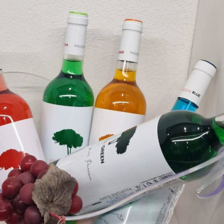 Visita Guiada a Bodegas Santa Margarita, Viñedos en Tren Turístico y Yeguada con Cata de Vinos para dos (Caudete, Albacete)
