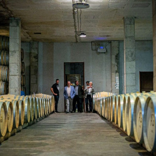 Tour, Cata y Paella: Visita con Cata y Menú Va d’Arros by Kike Martí para dos en Bodegas Ángel (Santa María del Camí, Mallorca)