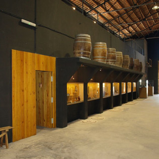 Visita a Bodegas Besalduch Valls & Bellmunt y Museo del Vino con Degustación de Vinos para dos (Sant Mateu, Castellón)