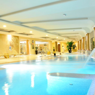Visita a Bodegas Canopy y Cata de Vinos con Aperitivo y Spa en Hotel Beatriz Toledo Auditorium & Spa 4* para dos (Toledo)