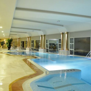Visita a Bodegas Canopy y Cata de Vinos con Aperitivo y Spa en Hotel Beatriz Toledo Auditorium & Spa 4* para dos (Toledo)