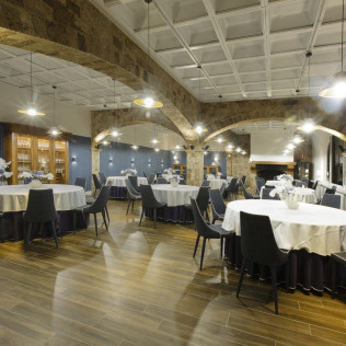 Corral Experience: Visita a Bodegas Corral y a Viñedos con Cata de Vinos y Aperitivo (Navarrete, La Rioja)