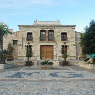 Visita a Bodegas y Museo del Aceite con Cata de Vinos, Aceite y Embutidos Ibéricos en Villena y Circuito Spa para dos (Alicante)