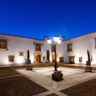Visita a Bodegas Viña Placentina con Cata de Vinos y Circuito Spa para dos en Hotel Hospes Palacio de Arenales & Spa 5* (Cáceres)