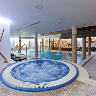 Visita a Bodegas Viña Placentina con Cata de Vinos y Circuito Spa para dos en Hotel Hospes Palacio de Arenales & Spa 5* (Cáceres)