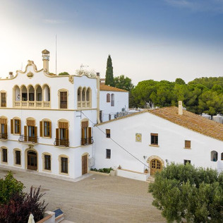 Escapada con Desayuno en Bolet Casa Modernista (Castellví de la Marca, Barcelona)
