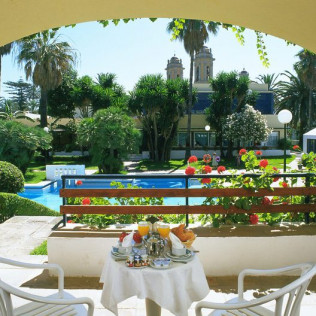 Escapada de 2 Noches con Desayuno y Comida o Cena para dos en uno de los Paradores de España (98 localizaciones a elegir)