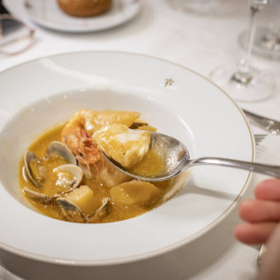 Mesa para dos: Comida o Cena para dos personas en uno de los Paradores de España (98 localizaciones a elegir)