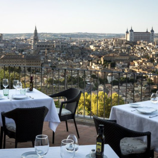 Mesa para dos: Comida o Cena para dos personas en uno de los Paradores de España (98 localizaciones a elegir)