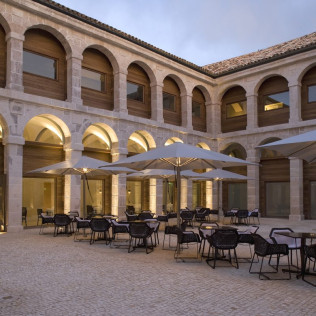 Escapada con Desayuno para dos personas en Parador de Alcalá de Henares (Madrid)