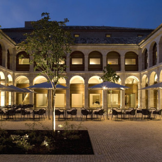 Escapada con Desayuno para dos personas en Parador de Alcalá de Henares (Madrid)