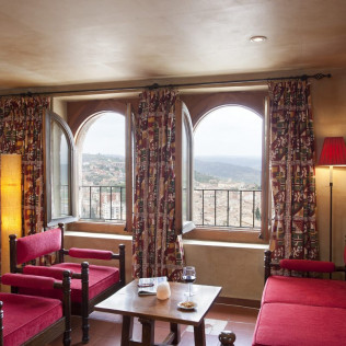 Escapada con Desayuno para dos personas en Parador de Cardona (Barcelona)