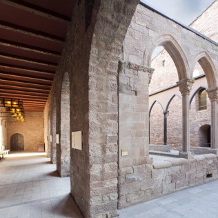 Escapada con Desayuno para dos personas en Parador de Cardona (Barcelona)