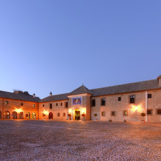 Escapada con Desayuno para dos personas en el Parador de Carmona (Sevilla)
