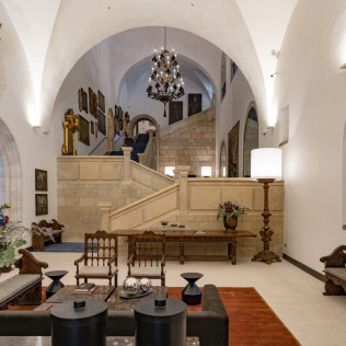 Escapada con Desayuno y Comida o Cena para dos personas en Parador de León 5* (León)