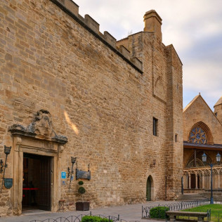 Escapada con Desayuno para dos personas en el Parador de Olite (Navarra)