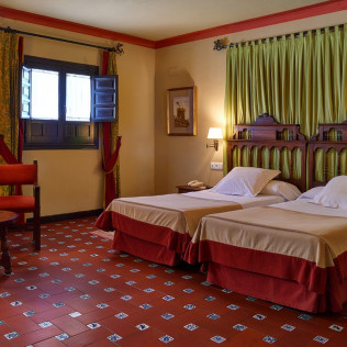 Escapada con Desayuno y Comida o Cena para dos personas en Parador de Úbeda (Jaén)