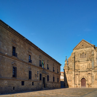 Escapada con Desayuno y Comida o Cena para dos personas en Parador de Úbeda (Jaén)