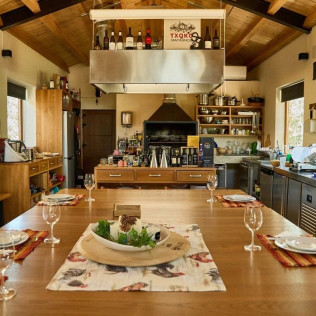 Sabores KM 0: Visita a Bodega, Cata de Vino y Menú Maridado en Bosque de Matasnos (Peñaranda de Duero, Burgos)