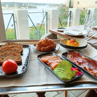 Sprunch: Circuito Termal y Brunch a Elegir en Hotel Catalonia Mirador Des Port 4* (Maó, Menorca)