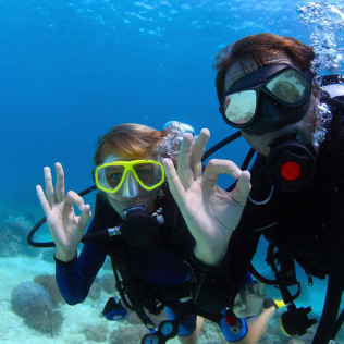 Bautismo de Buceo con Vídeo para cuatro en la Costa Brava (L'Escala, Girona)