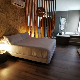 Escapada en una de las Cabañas con Bañera Hidromasaje y Jacuzzi Exterior de Nidos de Carnota (Carnota, A Coruña)