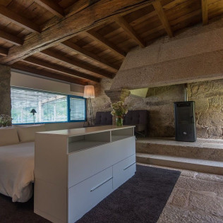 Escapada con Jacuzzi en Cabañitas del Bosque: A Cabanas de Carmen y Acceso a Spa Spasinho (Outes, A Coruña) - De domingo a jueves