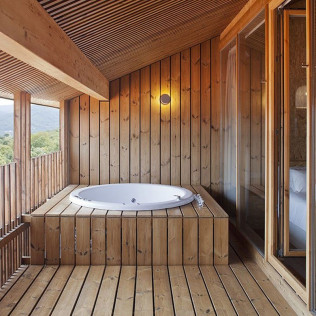 Escapada con Jacuzzi en Cabañitas del Bosque: Pallales de Albeida con Acceso a Spa Spasinho (Outes, A Coruña) - De domingo a jueves